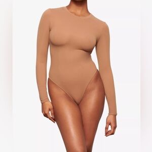 SKIMS Fits Everybody Long Sleeve Crew Neck Bodysuit | Clay